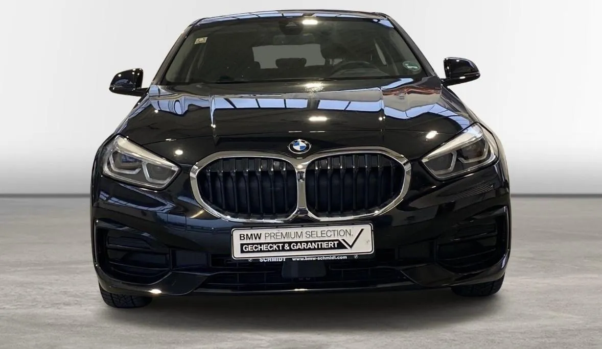 BMW Serie 1 120d xDrive 5p. Sport Image 1